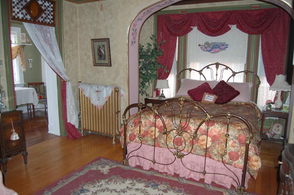 Schuster Mansion Bed & Breakfast Milwaukee Szoba fotó